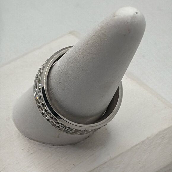 NWOT Size 9 stainless silver double row zircon stone ring - Picture 2 of 4